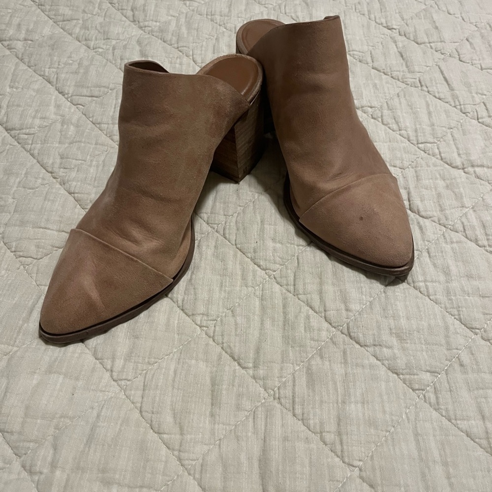 Women's Tan Block Heel Mules